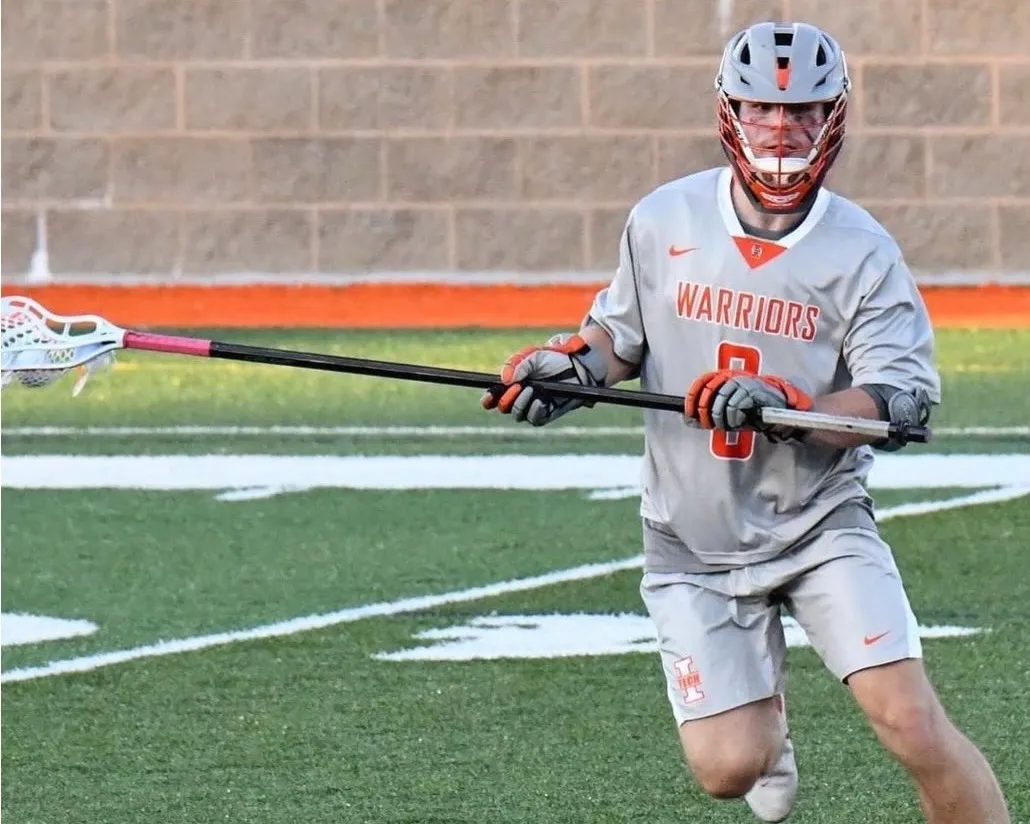 Sam Anderson carrying the ball upfield in a Warriors uniform